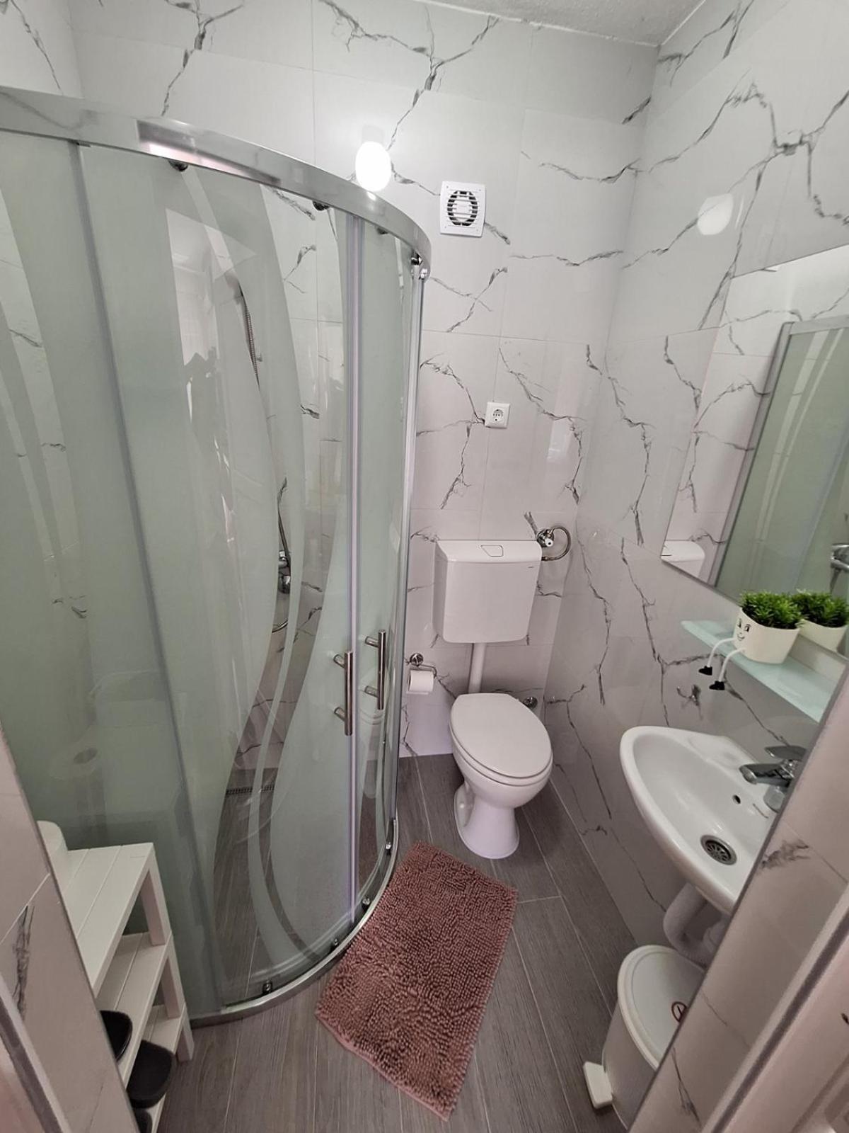 Sobe-Apartmani Modrica Buitenkant foto